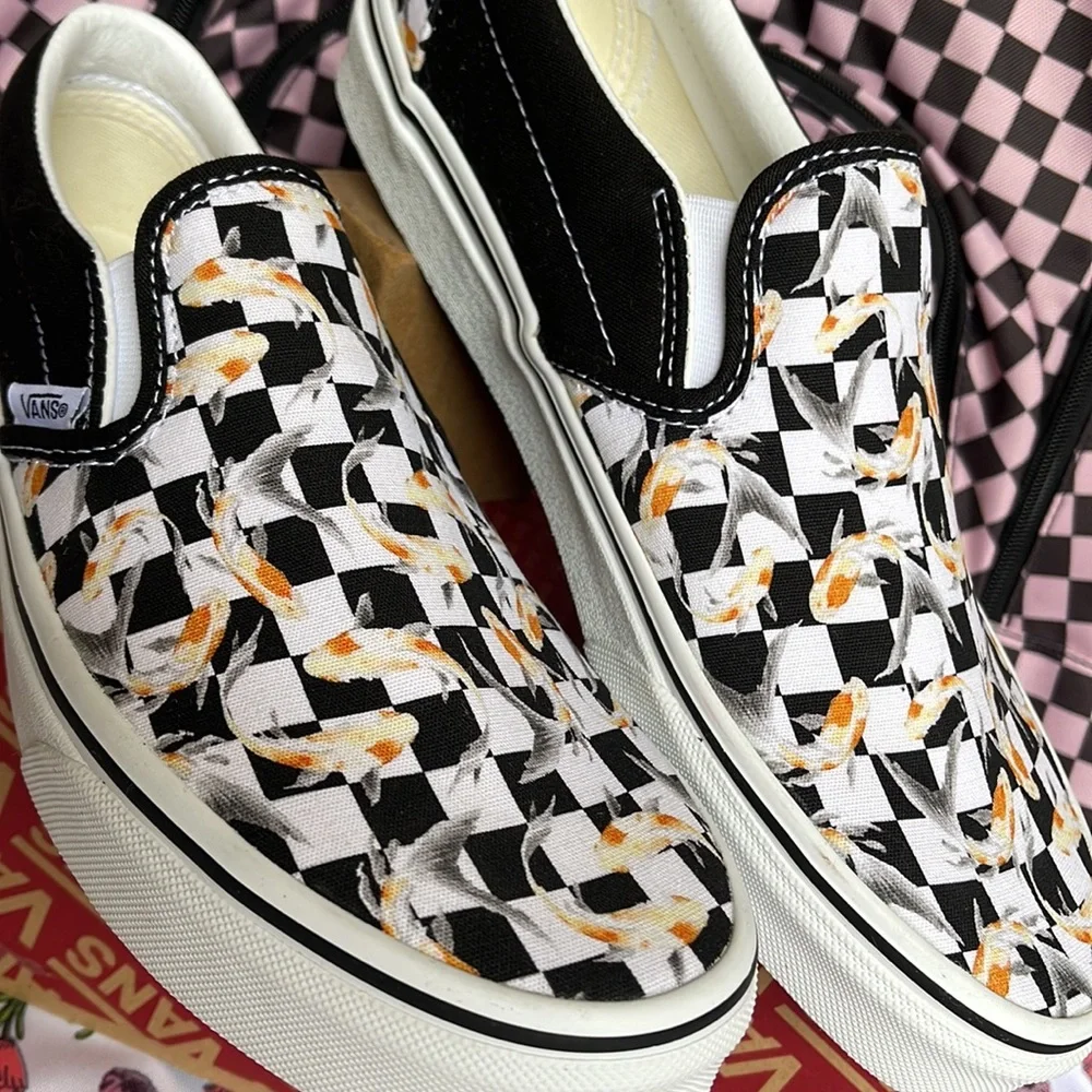 Vans WMNS Classic Slip-0n
Checkerboard Koi/Black
VN0A5JMHVG3
Sneakers - Picture 2 of 16